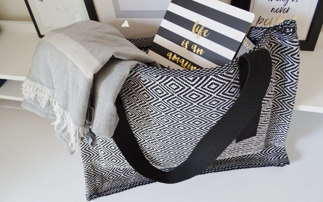 Boho-Tasche in schwarz-weiß. Effektvoll und rasch genäht.